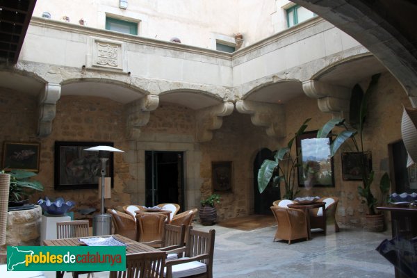 Bàscara - Castell d'Orriols (Foto: Albert Esteves, 2013) Bàscara - Castell d'Orriols