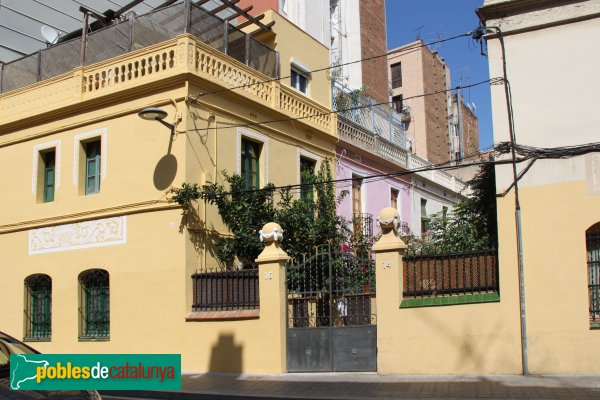 Barcelona - Cases del carrer Jaume Roig (Foto: Albert Esteves, 2013) Barcelona - Cases del carrer Jaume Roig