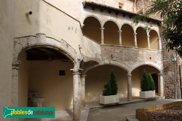 Sant Quintí de Mediona - El Capítol (Rectoria Vella) (Foto: Albert Esteves, 2013) Sant Quintí de Mediona - El Capítol (Rectoria Vella)