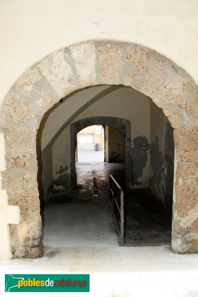 Sant Quintí de Mediona - El Capítol (Rectoria Vella) (Foto: Albert Esteves, 2013) Sant Quintí de Mediona - El Capítol (Rectoria Vella)