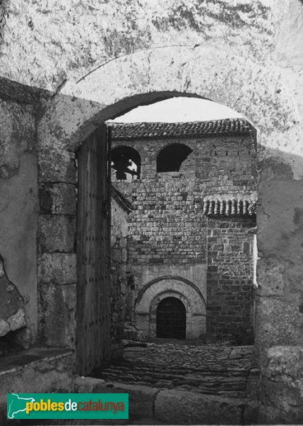 Mediona - Església del Castell (Foto: Josep Salvany -Fons Salvany-Biblioteca de Catalunya-, 1916) Mediona - Església del Castell