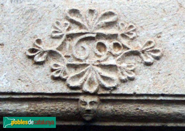 Castellví de la Marca - Cal Morgades del Grau, escut a la llinda d'un finestral Castellví de la Marca - Cal Morgades del Grau, escut a la llinda d'un finestral