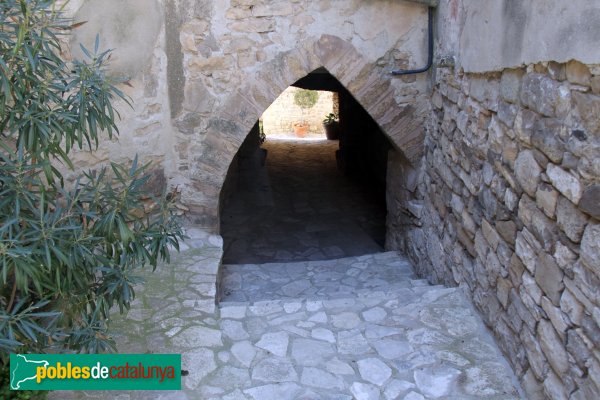 Montoliu - Pas cobert del carrer del Forn (Foto: Albert Esteves, 2014) Montoliu - Pas cobert del carrer del Forn