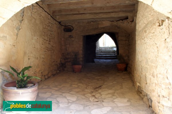 Montoliu - Pas cobert del carrer del Forn (Foto: Albert Esteves, 2014) Montoliu - Pas cobert del carrer del Forn