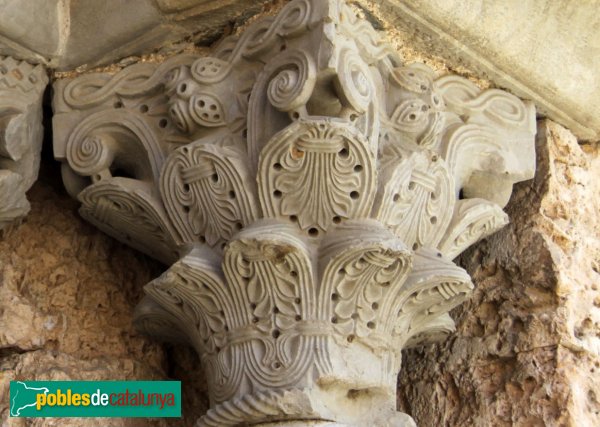 Cistella - Santa Maria de Cistella, capitell portada (Foto: Albert Esteves, 2014) Cistella - Santa Maria de Cistella, capitell portada