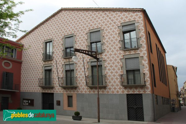 La Jonquera - Plaça Major, ca l'Hosta (Foto: Albert Esteves, 2014) La Jonquera - Plaça Major, ca l'Hosta
