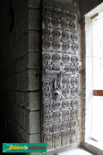 Maçanet de Cabrenys - Església de Sant Martí, ferramenta medieval (Foto: Albert Esteves, 2014) Maçanet de Cabrenys - Església de Sant Martí, ferramenta medieval