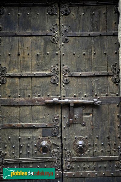 Darnius - Església de Santa Maria, porta (Foto: Ajuntament de Darnius) Darnius - Església de Santa Maria, porta