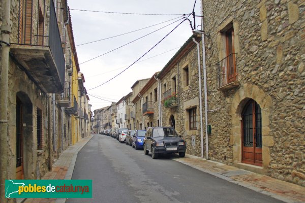 Darnius - Carrer Major (Foto: Albert Esteves, 2014) Darnius - Carrer Major