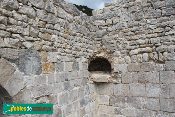 Albanyà - Monestir de Sant Llorenç de Sous, detall (Foto: Albert Esteves, 2014) Albanyà - Monestir de Sant Llorenç de Sous, detall