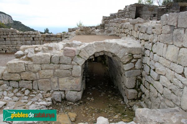 Albanyà - Monestir de Sant Llorenç de Sous (Foto: Albert Esteves, 2014) Albanyà - Monestir de Sant Llorenç de Sous