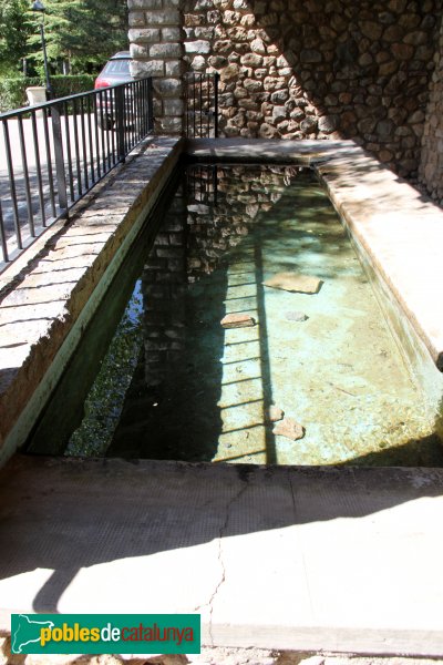 Urús - Font Freda i safareig (Foto: Albert Esteves, 2014) Urús - Font Freda i safareig