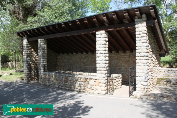 Urús - Font Freda i safareig (Foto: Albert Esteves, 2014) Urús - Font Freda i safareig