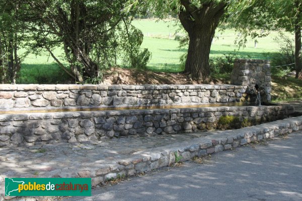 Urús - Font Freda i safareig (Foto: Albert Esteves, 2014) Urús - Font Freda i safareig