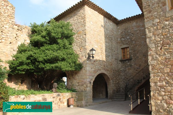 Castell d´Aro - Castell de Benedormiens (Foto: Albert Esteves, 2014) Castell d´Aro - Castell de Benedormiens