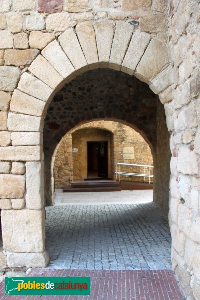 Castell d´Aro - Castell de Benedormiens (Foto: Albert Esteves, 2014) Castell d´Aro - Castell de Benedormiens