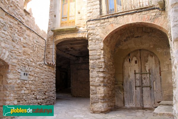 Les Oluges - Montfalcó Murallat (Foto: Albert Esteves, 2014) Les Oluges - Montfalcó Murallat