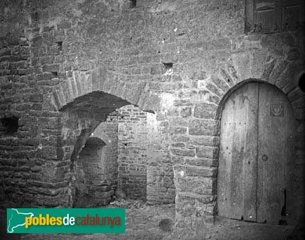 Les Oluges - Montfalcó Murallat (Foto: Eduard Royo -Arxiu C.E.C.-, inicis segle XX) Les Oluges - Montfalcó Murallat