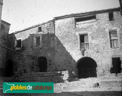 Les Oluges - Montfalcó Murallat (Foto: Eduard Royo -Arxiu C.E.C.-, inicis segle XX) Les Oluges - Montfalcó Murallat