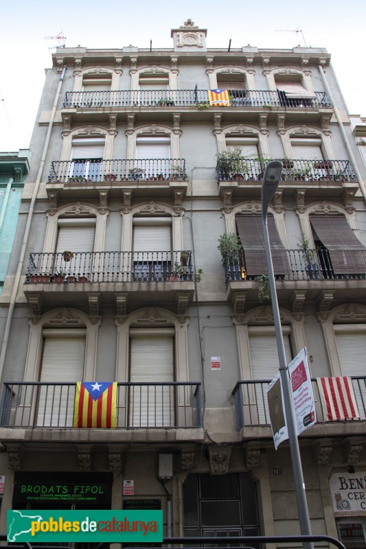 Barcelona - Carrer Olzinelles, 107 (Foto: Albert Esteves, 2014) Barcelona - Carrer Olzinelles, 107