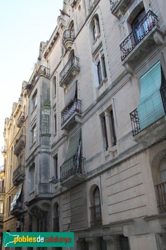 Barcelona - Sants, 54, façana lateral (Foto: Albert Esteves, 2014) Barcelona - Sants, 54, façana lateral