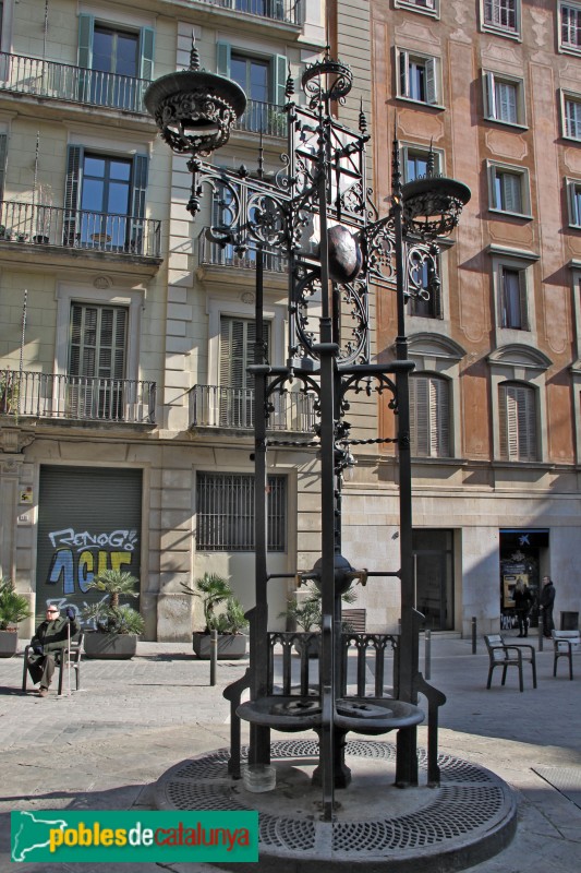 Barcelona - Font de la plaça Sant Pere (Foto: Albert Esteves, 2015) Barcelona - Font de la plaça Sant Pere