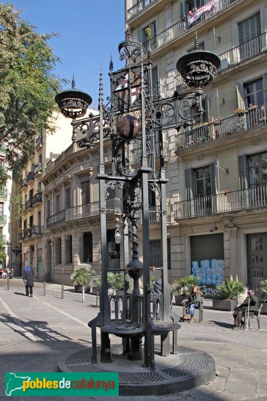 Barcelona - Font de la plaça Sant Pere (Foto: Albert Esteves, 2015) Barcelona - Font de la plaça Sant Pere