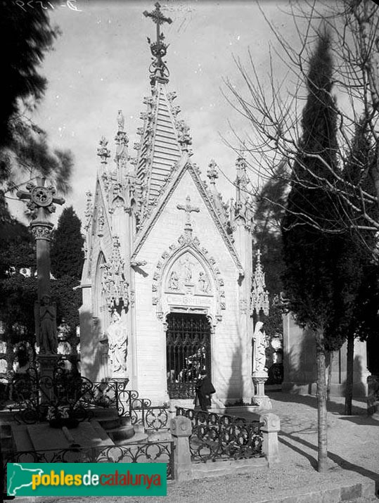 Cementiri de Montjuïc - Panteó Carles Godó (Foto: Anònim -Arxiu C.E.C.-, c1900) Cementiri de Montjuïc - Panteó Carles Godó