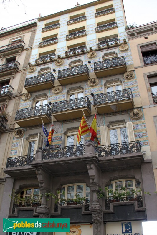 Barcelona - Rambla, 33 (Foto: Albert Esteves, 2015) Barcelona - Rambla, 33