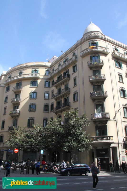 Barcelona - Via Laietana, 46-48 (Foto: Albert Esteves, 2015) Barcelona - Via Laietana, 46-48