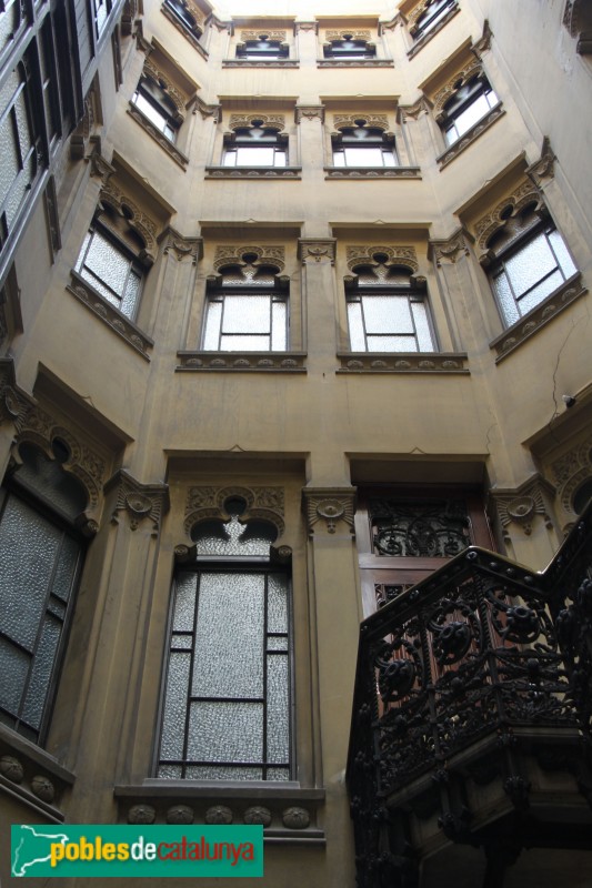 Barcelona - Rambla Catalunya, 17 (Foto: Albert Esteves, 2015) Barcelona - Rambla Catalunya, 17