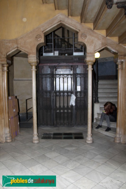Barcelona - Rambla Catalunya, 17 (Foto: Albert Esteves, 2015) Barcelona - Rambla Catalunya, 17
