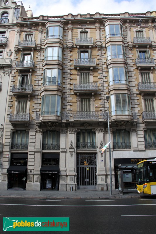 Barcelona - Ronda Universitat, 33-35 (Foto: Albert Esteves, 2015) Barcelona - Ronda Universitat, 33-35