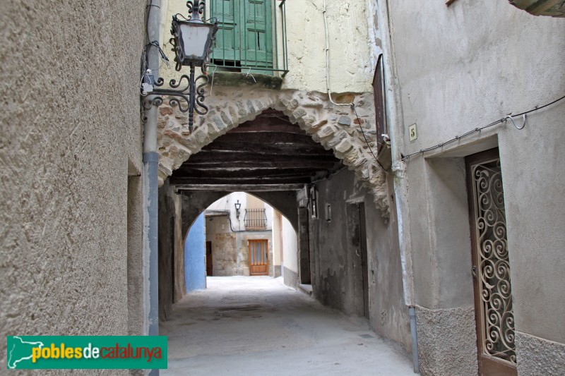 Torà - Pas cobert del carrer Sant Sebastià (Foto: Albert Esteves, 2015) Torà - Pas cobert del carrer Sant Sebastià