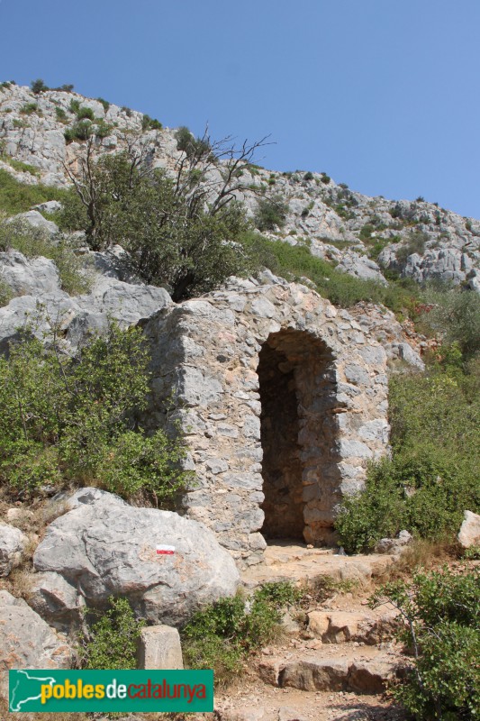 Torroella de Montgrí - Capella, camí del Castell (Foto: Albert Esteves, 2015) Torroella de Montgrí - Capella, camí del Castell