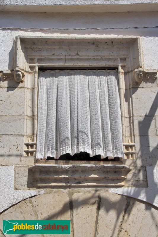 Albons - Albons - Finestra renaixentista (segle XVI) (Foto: Albert Esteves, 2015) Albons - Albons - Finestra renaixentista (segle XVI)