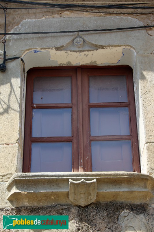 Albons - Finestra d'arc conopial (Foto: Albert Esteves, 2015) Albons - Finestra d'arc conopial