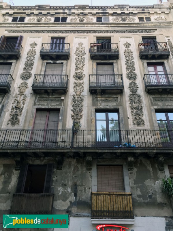 Barcelona - Casa Xuriguer (Rambla, 25) (Foto: Albert Esteves, 2015) Barcelona - Casa Xuriguer (Rambla, 25)
