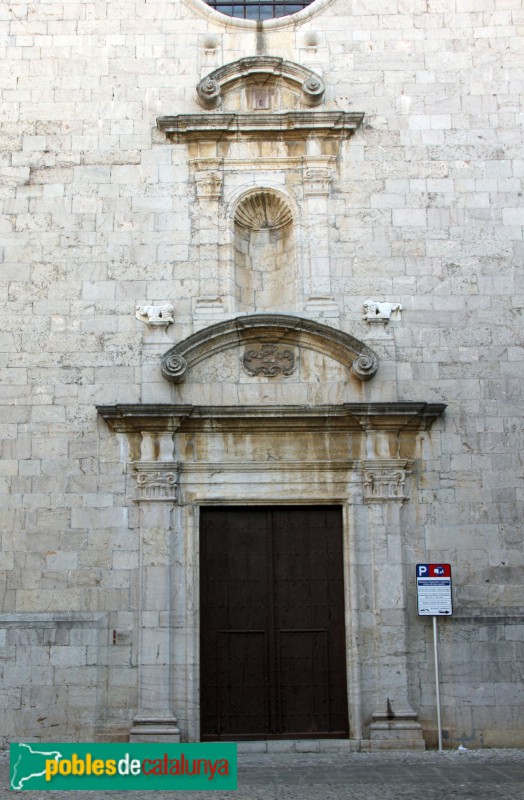 Torroella de Montgrí - Església de Sant Genís, portal de la plaça (Foto: Albert Esteves, 2015) Torroella de Montgrí - Església de Sant Genís, portal de la plaça