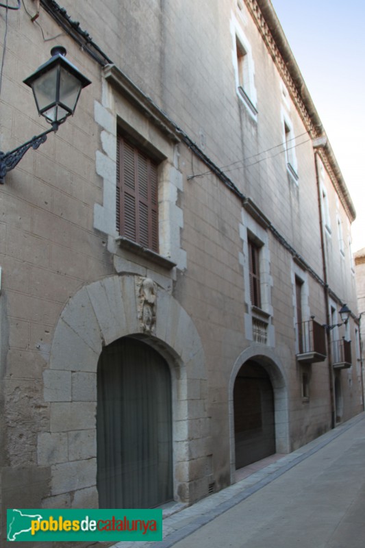 Torroella de Montgrí - Palau Solterra, façana del carrer Hospital (Foto: Albert Esteves, 2015) Torroella de Montgrí - Palau Solterra, façana del carrer Hospital