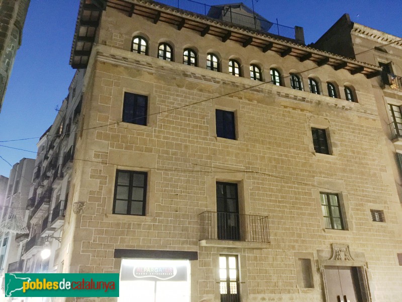 Barcelona - Casa de la Congregació de la Puríssima Sang (Plaça del Pi, 1) (Foto: Albert Esteves, 2016) Barcelona - Casa de la Congregació de la Puríssima Sang (Plaça del Pi, 1)