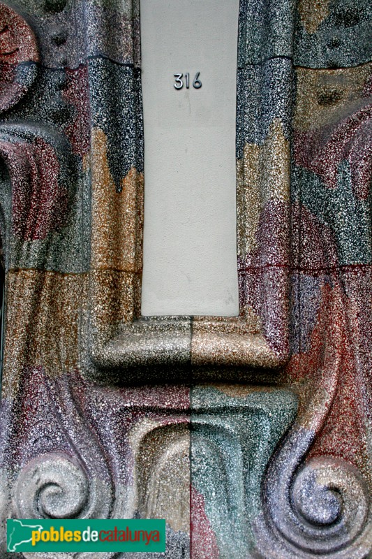 Barcelona - Casa Comalat. Façana Còrsega (Foto: Alfred Abad, 2010) Barcelona - Casa Comalat. Façana Còrsega