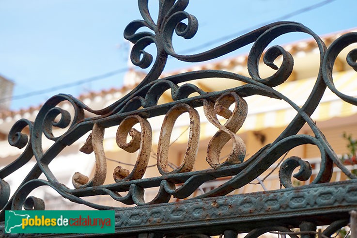 Caldes d'Estrac - Carrer de Santa Teresa (Foto: <i>Alfons Martín</i>, 2016) Caldes d'Estrac - Carrer de Santa Teresa