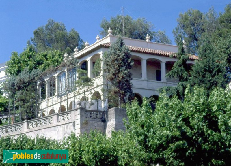 Sant Feliu de Llobregat - Torre Victòria (Foto: Albert Esteves, 2006) Sant Feliu de Llobregat - Torre Victòria