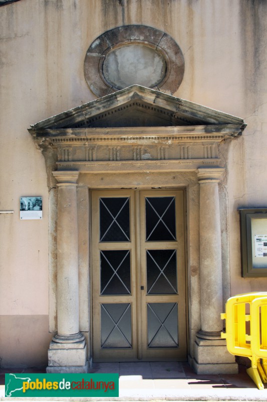 Sant Feliu de Llobregat - Casa Erasme de Gònima, porta de la capella (Foto: Albert Esteves, 2016) Sant Feliu de Llobregat - Casa Erasme de Gònima, porta de la capella