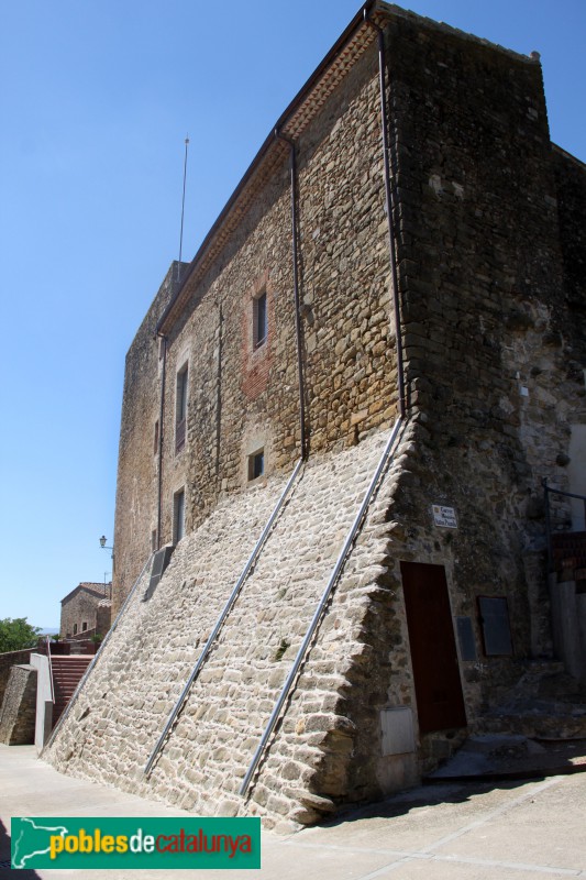 Vilopriu - Castell de Vilopriu (Foto: Albert Esteves, 2016) Vilopriu - Castell de Vilopriu