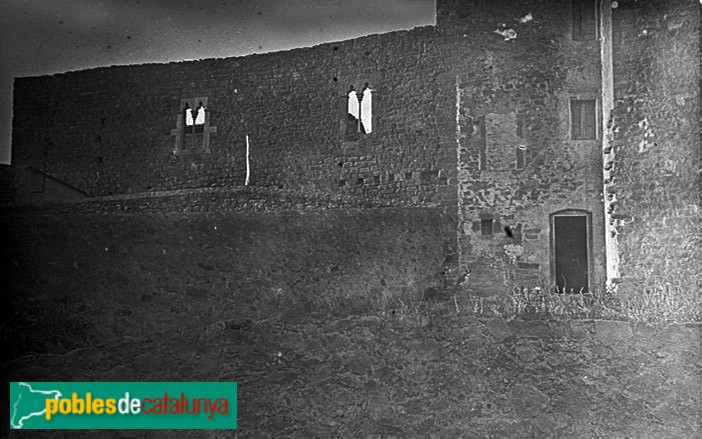 Vilopriu - Castell de Vilopriu (Foto: Josep Salvany -Fons Salvany, Biblioteca de Catalunya-, 1923) Vilopriu - Castell de Vilopriu