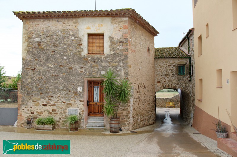 Garrigoles - Carrer d'Orient (Foto: Albert Esteves, 2016) Garrigoles - Carrer d'Orient