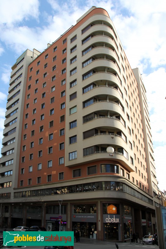 Barcelona - Edifici Fàbregas (Trafalgar 2-4) (Foto: Albert Esteves, 2016) Barcelona - Edifici Fàbregas (Trafalgar 2-4)
