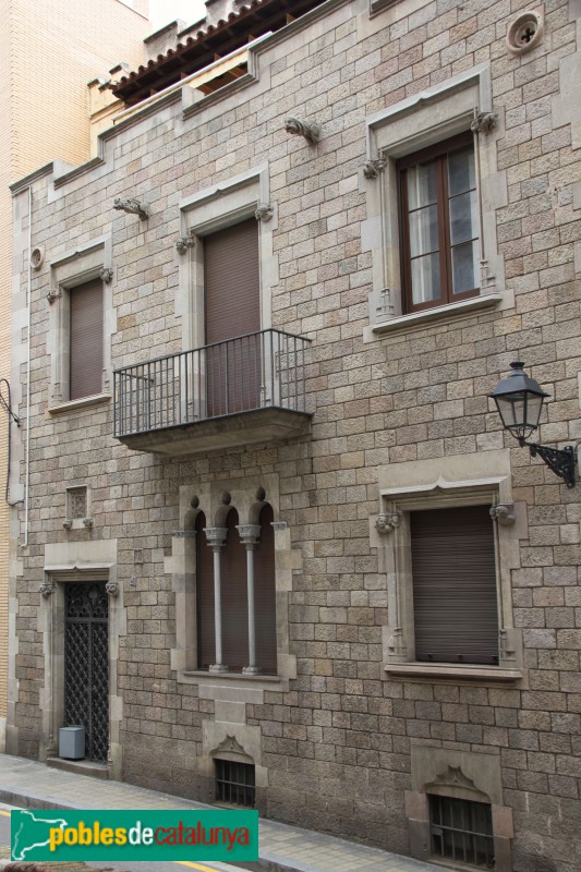 Barcelona - Façana Pedró de la Creu, 41 (Foto: Albert Esteves, 2017) Barcelona - Façana Pedró de la Creu, 41